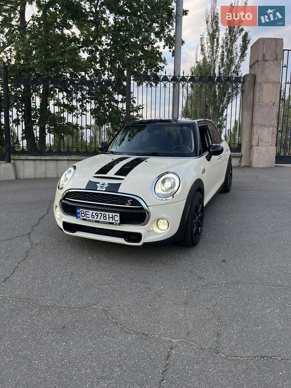 Хэтчбек MINI Hatch 2015 в Николаеве