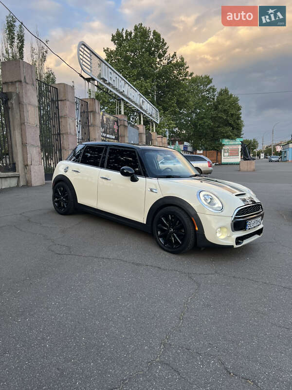 Хэтчбек MINI Hatch 2015 в Николаеве