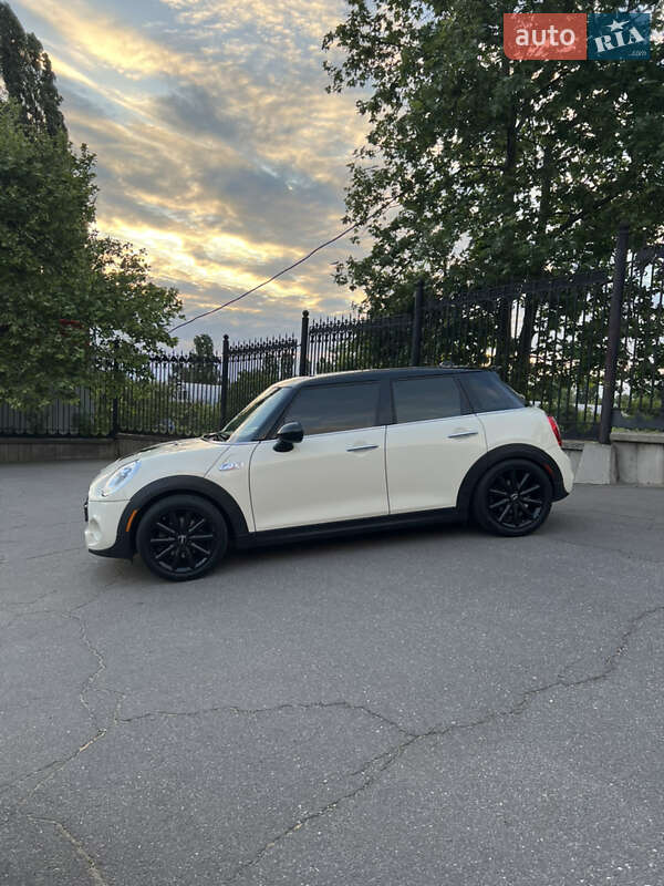 Хэтчбек MINI Hatch 2015 в Николаеве