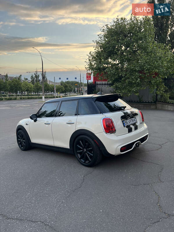 Хэтчбек MINI Hatch 2015 в Николаеве
