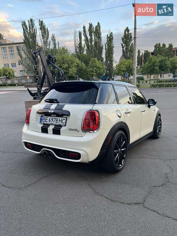 Хэтчбек MINI Hatch 2015 в Николаеве