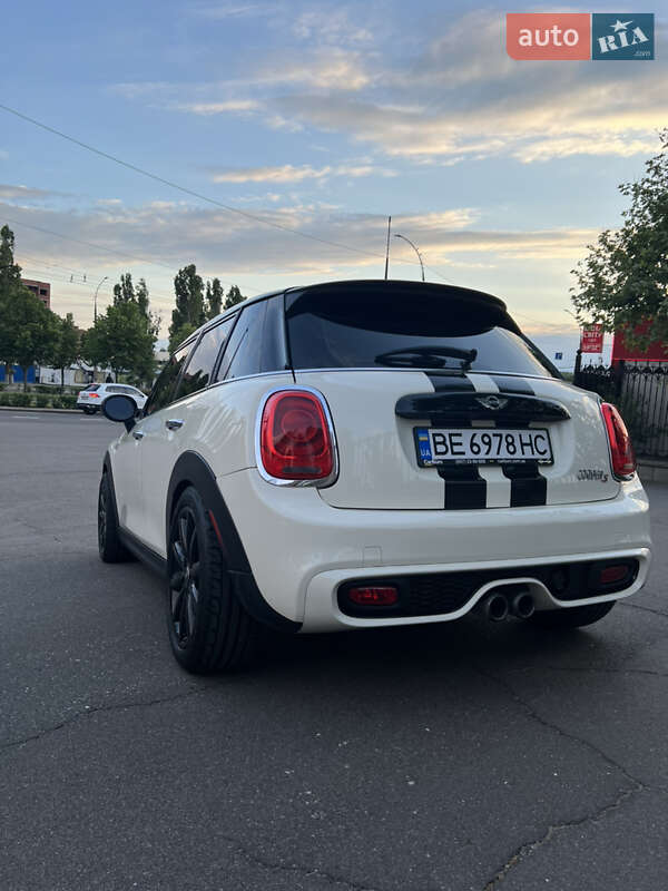 Хэтчбек MINI Hatch 2015 в Николаеве