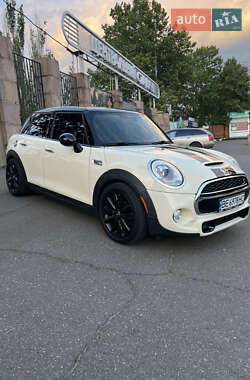 Хэтчбек MINI Hatch 2015 в Николаеве
