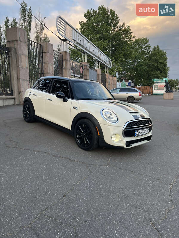 Хэтчбек MINI Hatch 2015 в Николаеве
