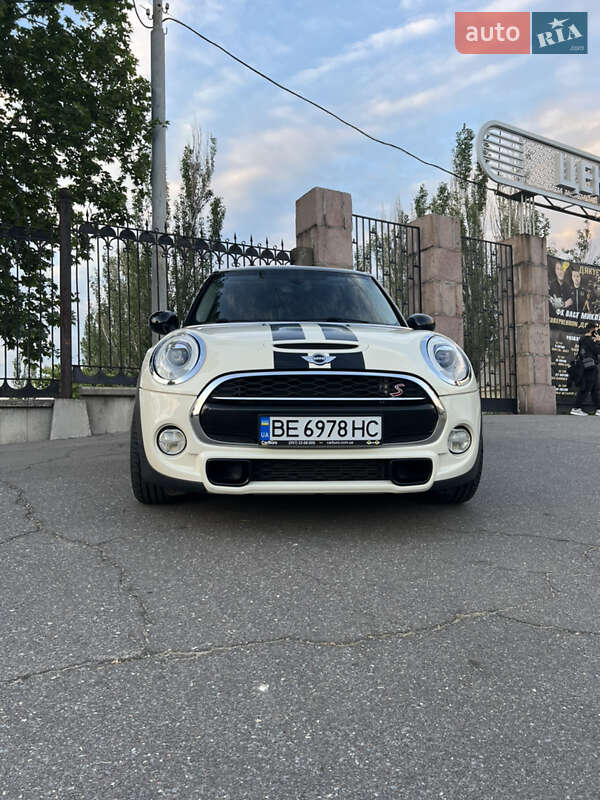 Хэтчбек MINI Hatch 2015 в Николаеве