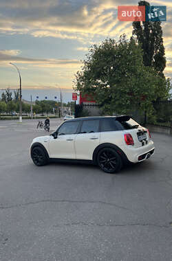Хэтчбек MINI Hatch 2015 в Николаеве