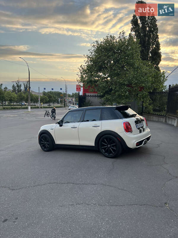 Хэтчбек MINI Hatch 2015 в Николаеве