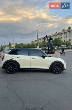 Хэтчбек MINI Hatch 2015 в Николаеве