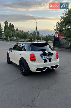 Хэтчбек MINI Hatch 2015 в Николаеве