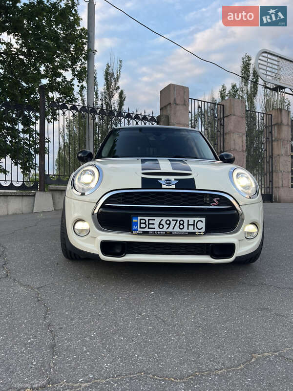 Хэтчбек MINI Hatch 2015 в Николаеве