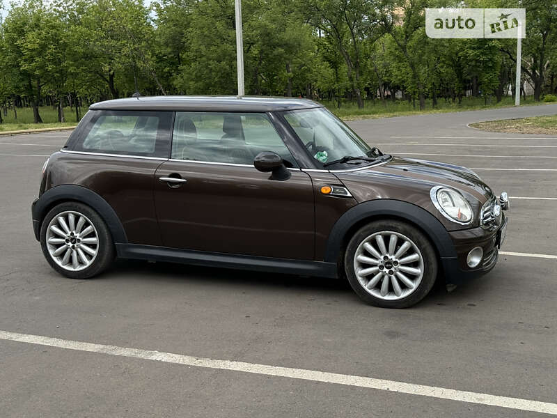Хэтчбек MINI Hatch 2009 в Черновцах