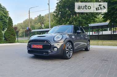 Хэтчбек MINI Hatch 2018 в Киеве