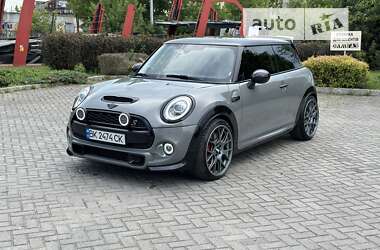 Хэтчбек MINI Hatch 2016 в Ровно