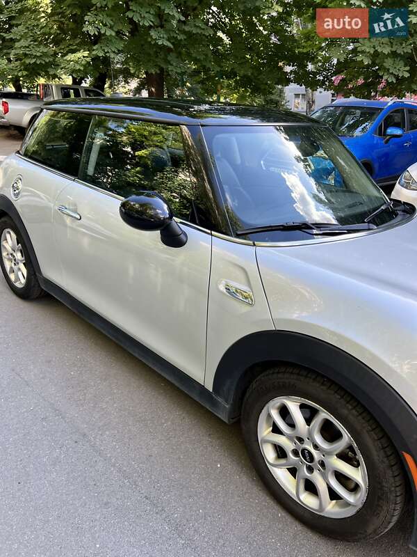 Хетчбек MINI Hatch 2014 в Запоріжжі