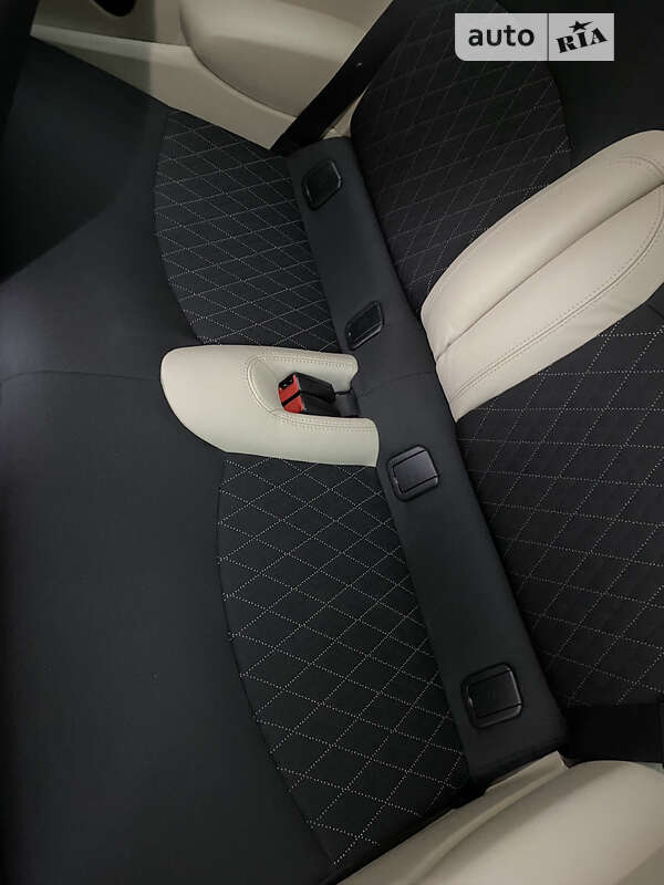 Хетчбек MINI Hatch 2012 в Києві