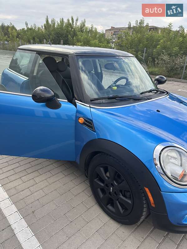 Хэтчбек MINI Hatch 2011 в Дубно
