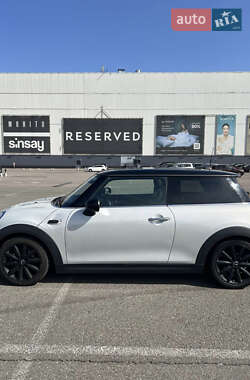 Хэтчбек MINI Hatch 2017 в Киеве