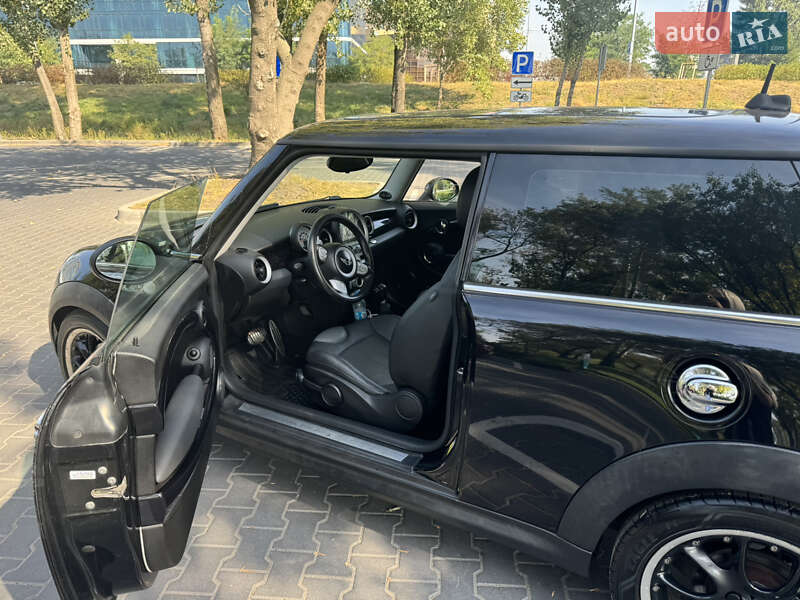 Хэтчбек MINI Hatch 2010 в 