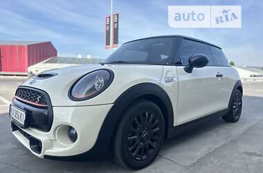 Хэтчбек MINI Hatch 2017 в Киеве