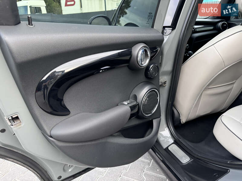 Хэтчбек MINI Hatch 2016 в Киеве
