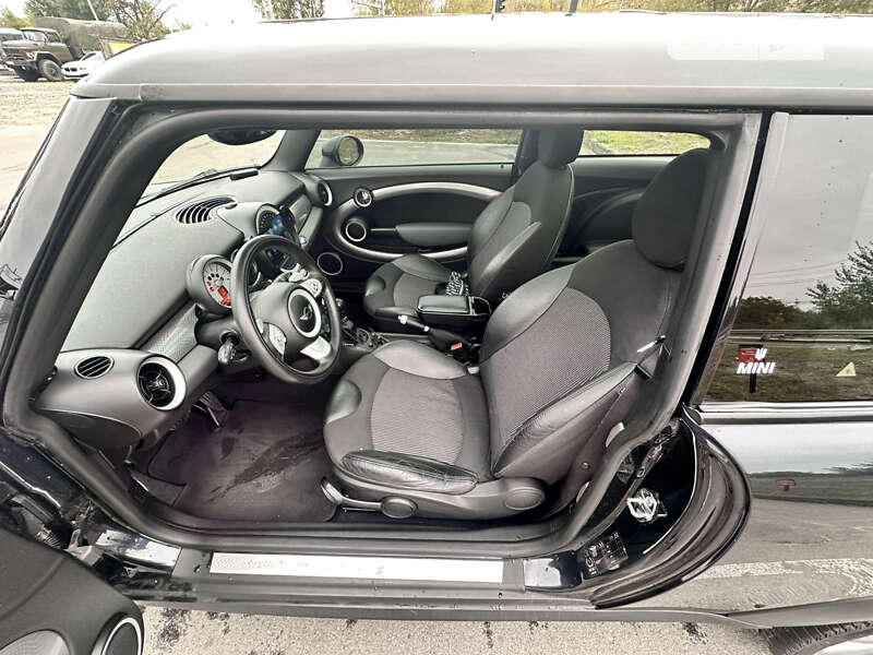 Хетчбек MINI Hatch 2007 в Пухівці