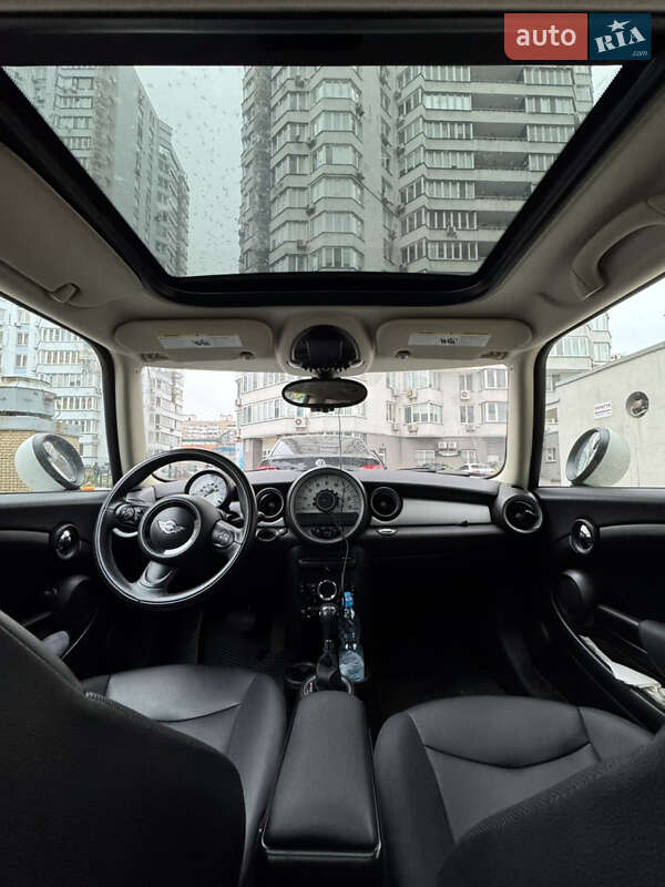 Хэтчбек MINI Hatch 2013 в Киеве