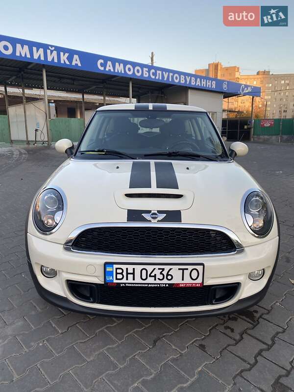 Хэтчбек MINI Hatch 2013 в Черноморске
