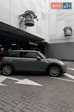 Хэтчбек MINI Hatch 2014 в Киеве