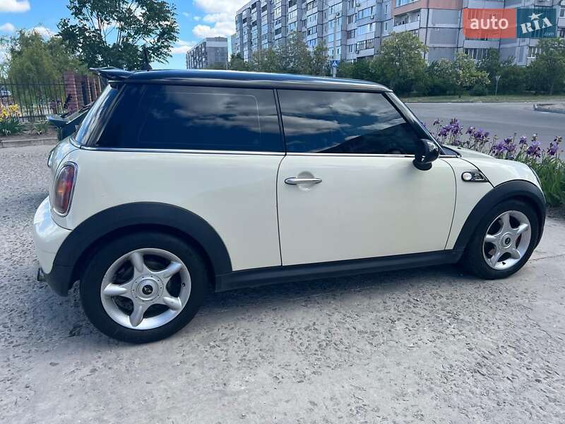 Хетчбек MINI Hatch 2010 в 
