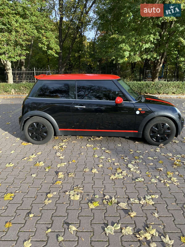 Хэтчбек MINI Hatch 2003 в Миргороде