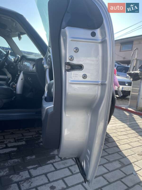 Хетчбек MINI Hatch 2003 в Чернівцях