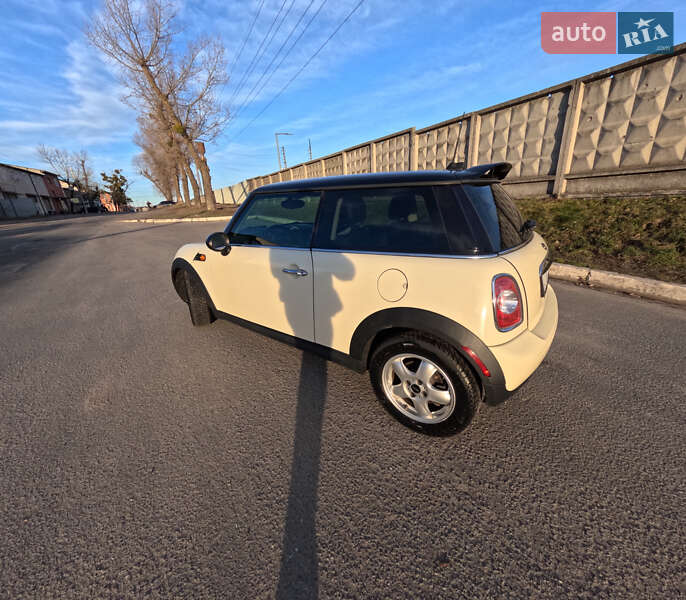 Хетчбек MINI Hatch 2010 в Києві фото 4 Хетчбек MINI Hatch 2010 в Києві