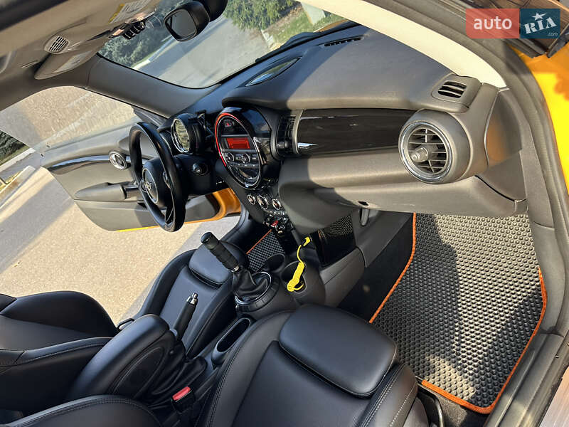 Хэтчбек MINI Hatch 2015 в Киеве