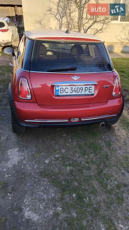 Хетчбек MINI Hatch 2006 в Золочеві