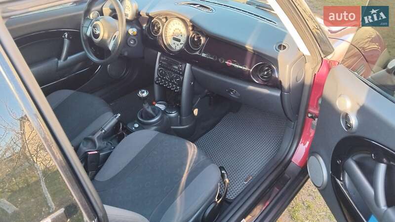 Хетчбек MINI Hatch 2006 в Золочеві