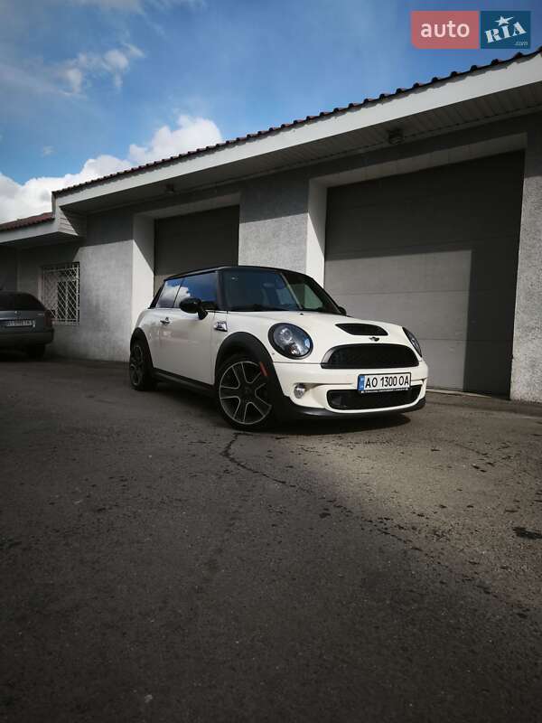 Хэтчбек MINI Hatch 2012 в Полтаве