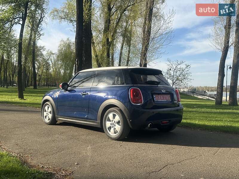 Хэтчбек MINI Hatch 2016 в Киеве