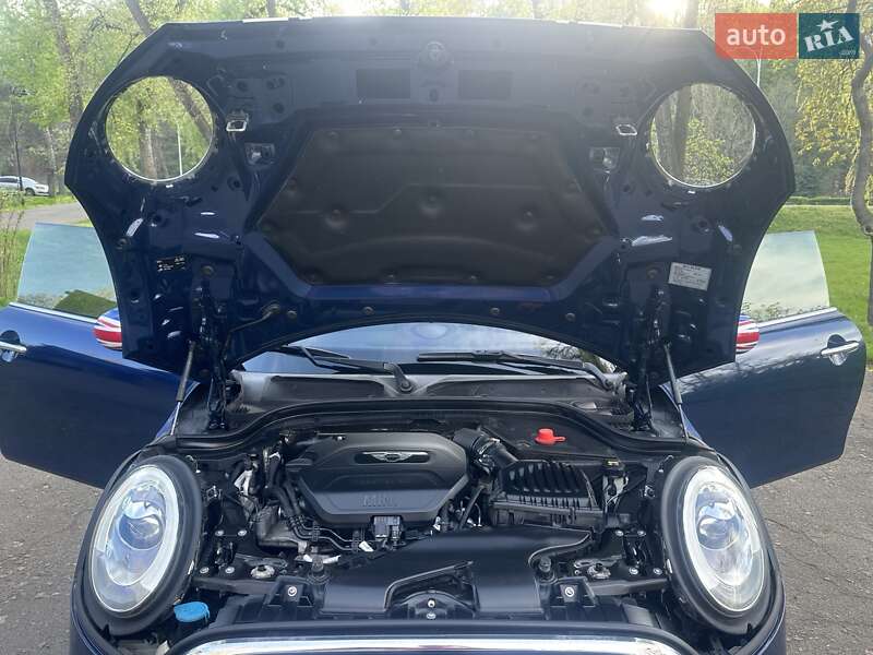 Хэтчбек MINI Hatch 2016 в Киеве