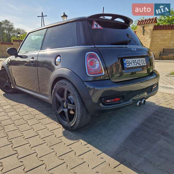 Хэтчбек MINI Hatch 2010 в Измаиле