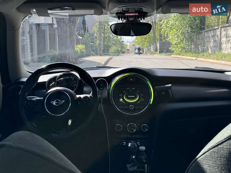 Хэтчбек MINI Hatch 2016 в Киеве
