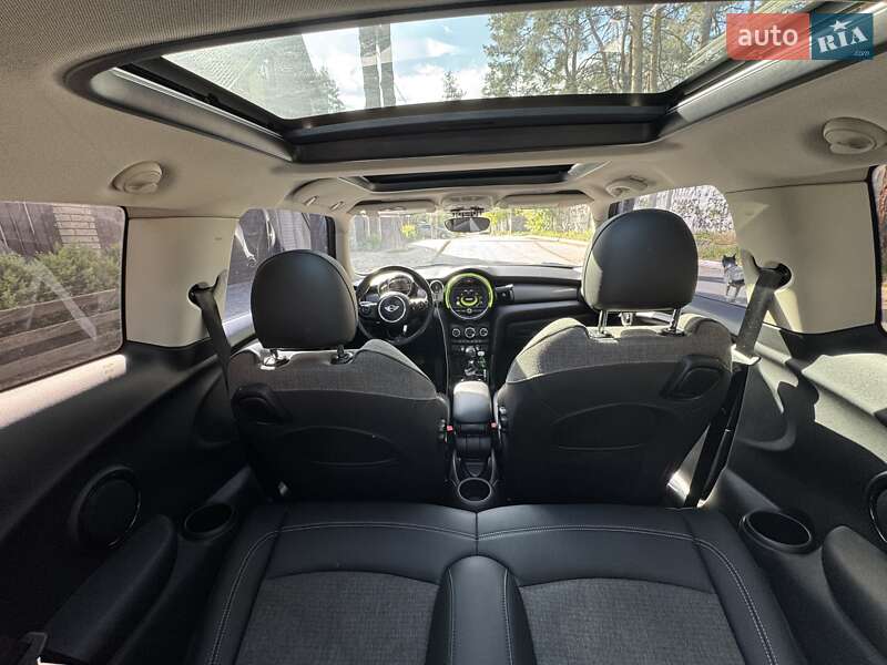 Хэтчбек MINI Hatch 2016 в Киеве
