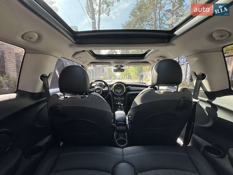 Хэтчбек MINI Hatch 2016 в Киеве