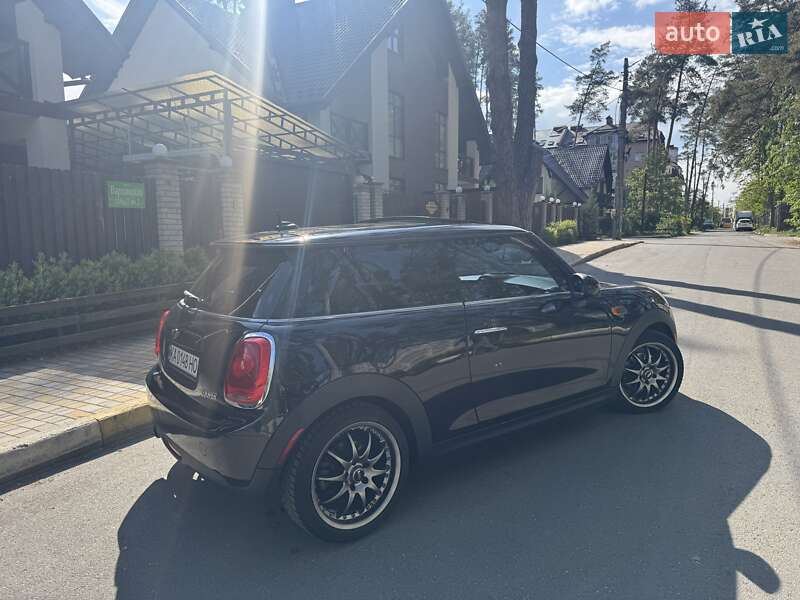 Хэтчбек MINI Hatch 2016 в Киеве