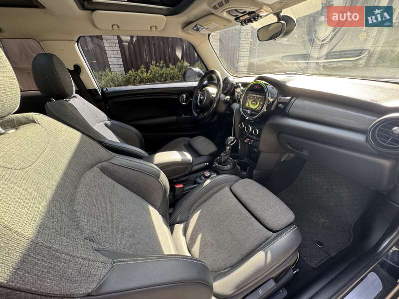 Хэтчбек MINI Hatch 2016 в Киеве