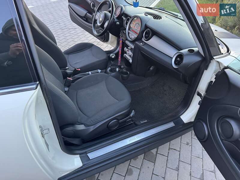 Хэтчбек MINI Hatch 2008 в Луцке