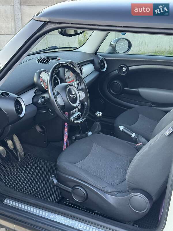 Хэтчбек MINI Hatch 2008 в Луцке