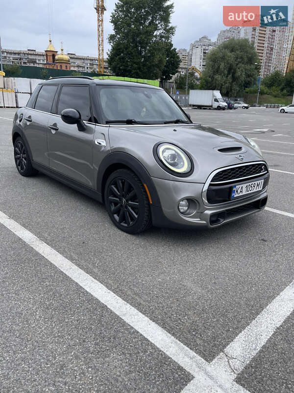 Хетчбек MINI Hatch 2019 в Києві