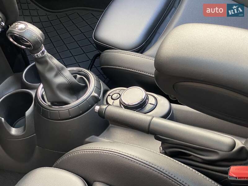 Хэтчбек MINI Hatch 2014 в Киеве