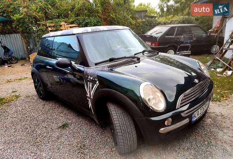 Хэтчбек MINI Hatch 2004 в 