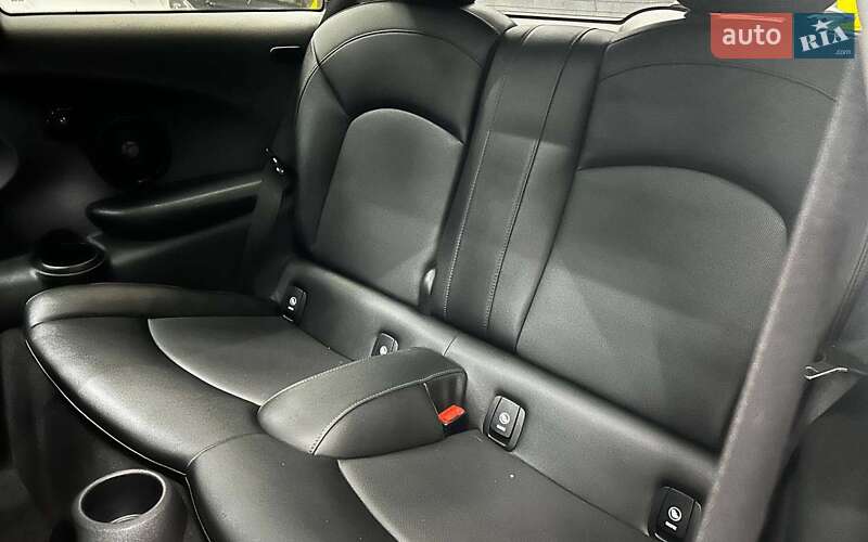 Хэтчбек MINI Hatch 2015 в Черновцах